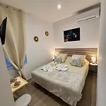 לינה וארוחת בוקר La Topaze 3*