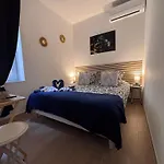 לינה וארוחת בוקר La Topaze 3*