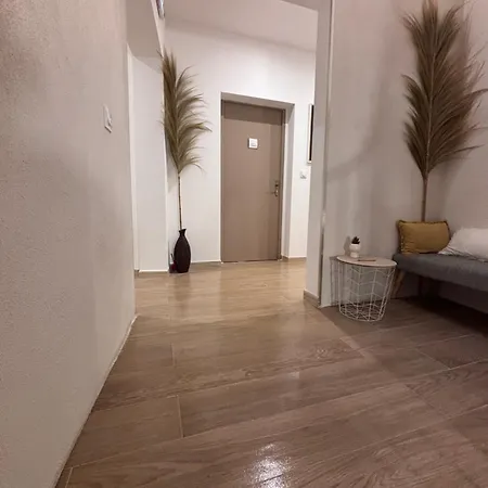 La Topaze Oda ve Kahvaltı 3*